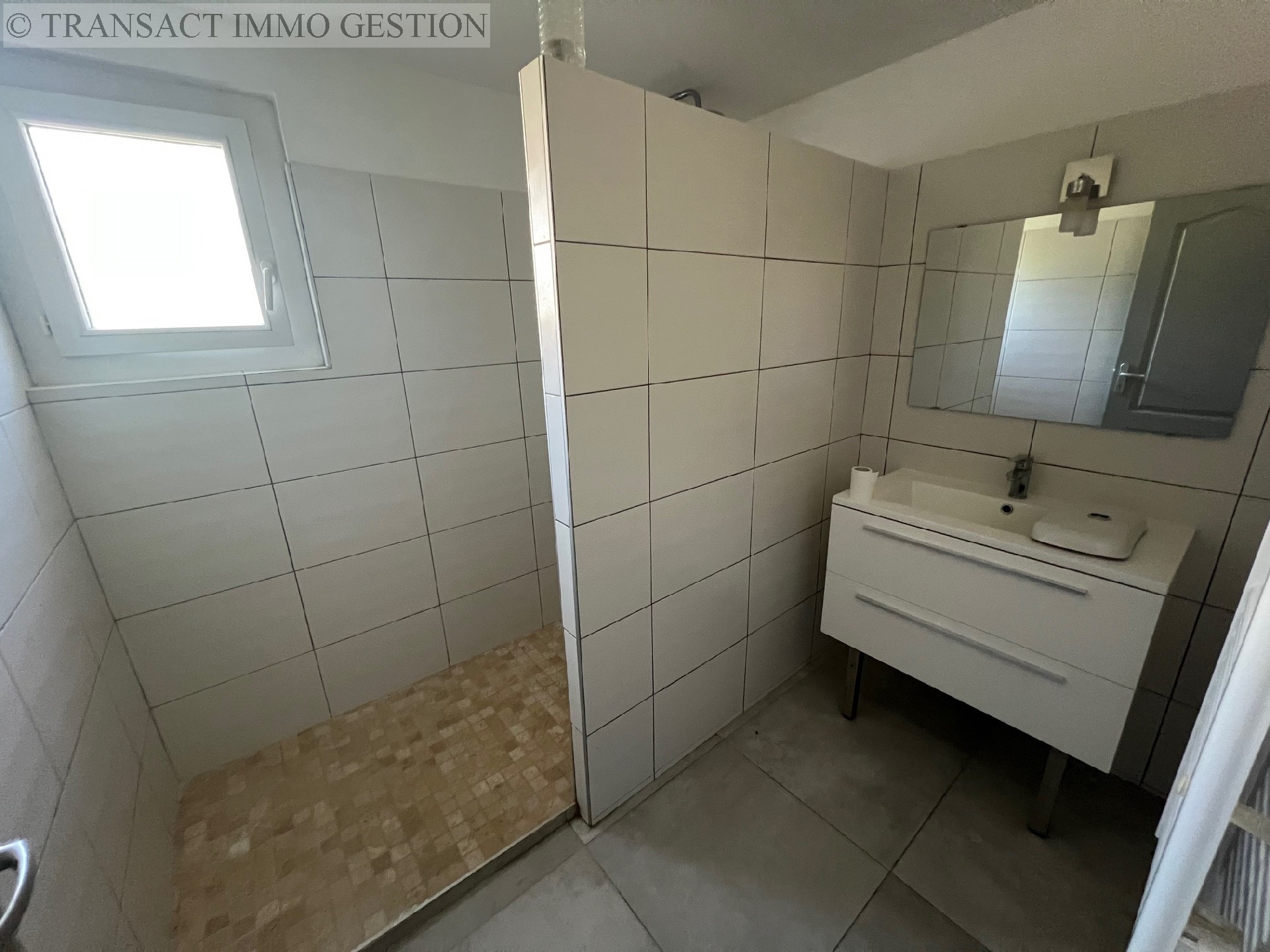 Location , EYGUIERES, 110 m², 5 pièces