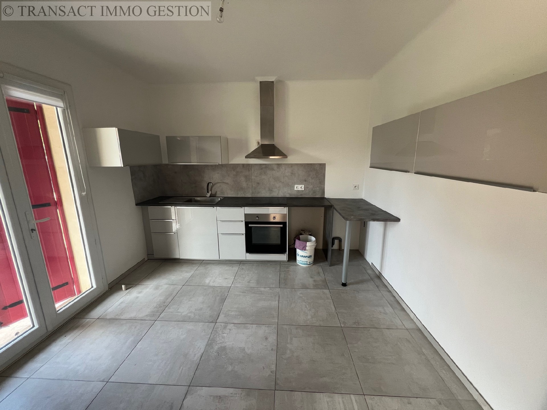 Location , EYGUIERES, 110 m², 5 pièces
