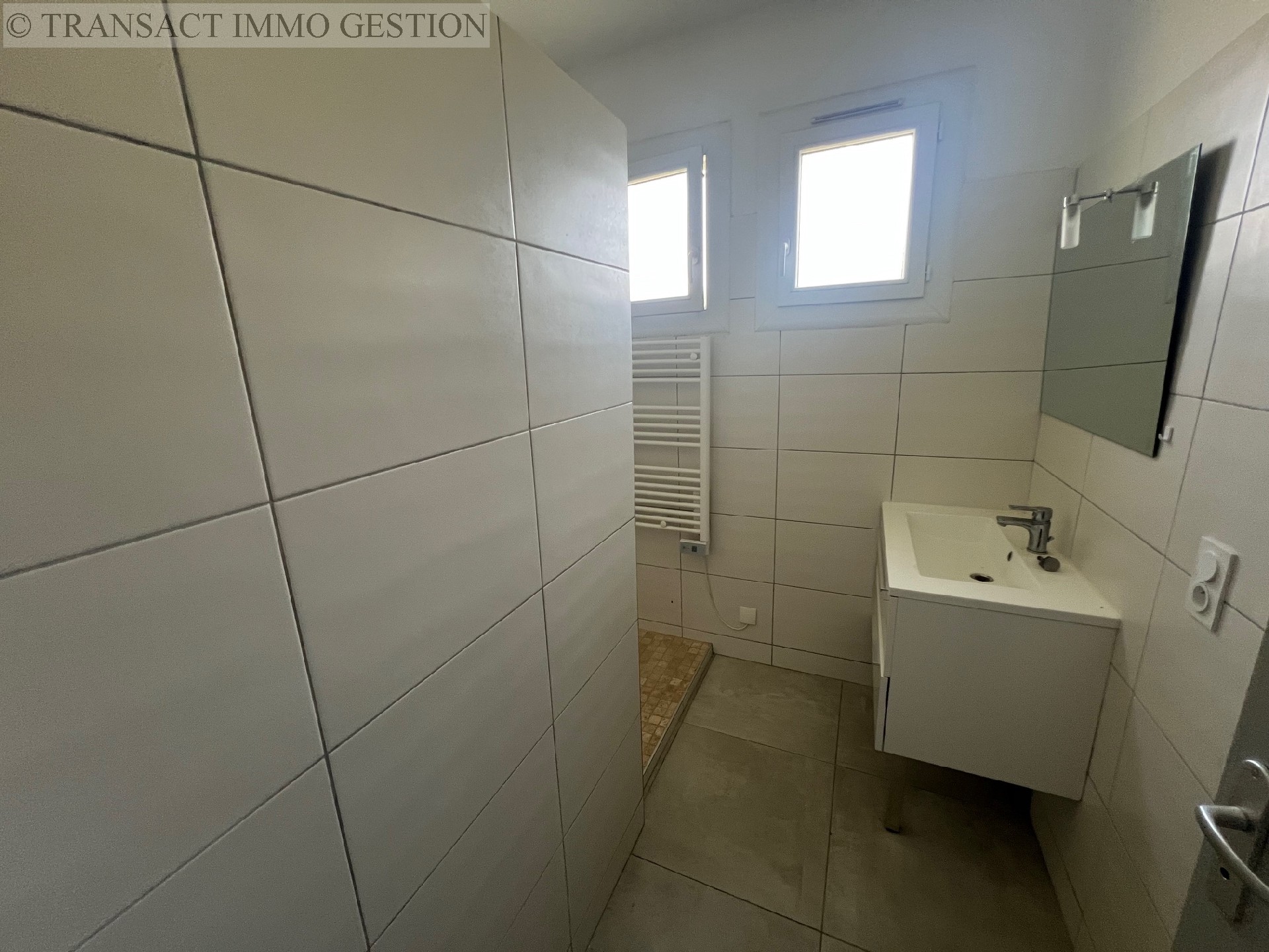 Location , EYGUIERES, 110 m², 5 pièces