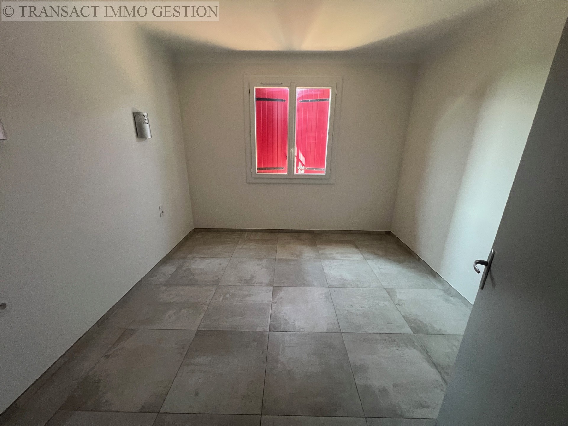 Location , EYGUIERES, 110 m², 5 pièces