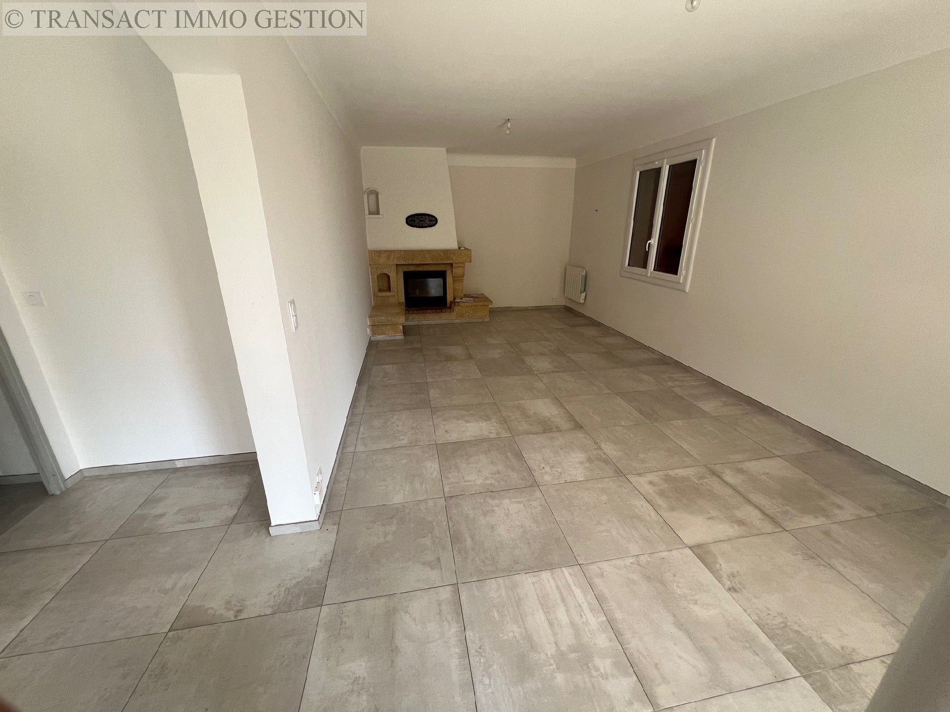 Location , EYGUIERES, 110 m², 5 pièces