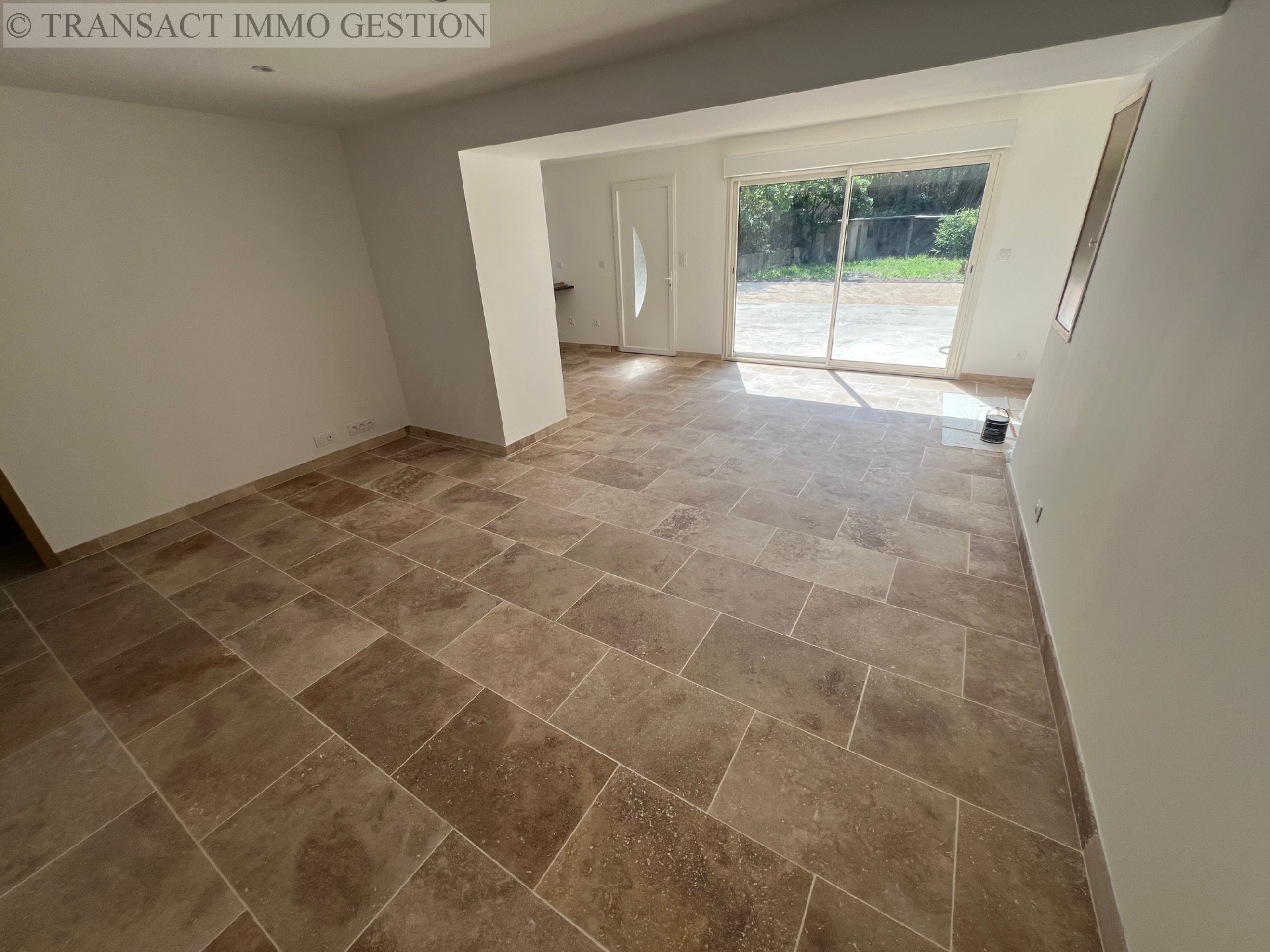 Location , EYGUIERES, 91 m², 4 pièces