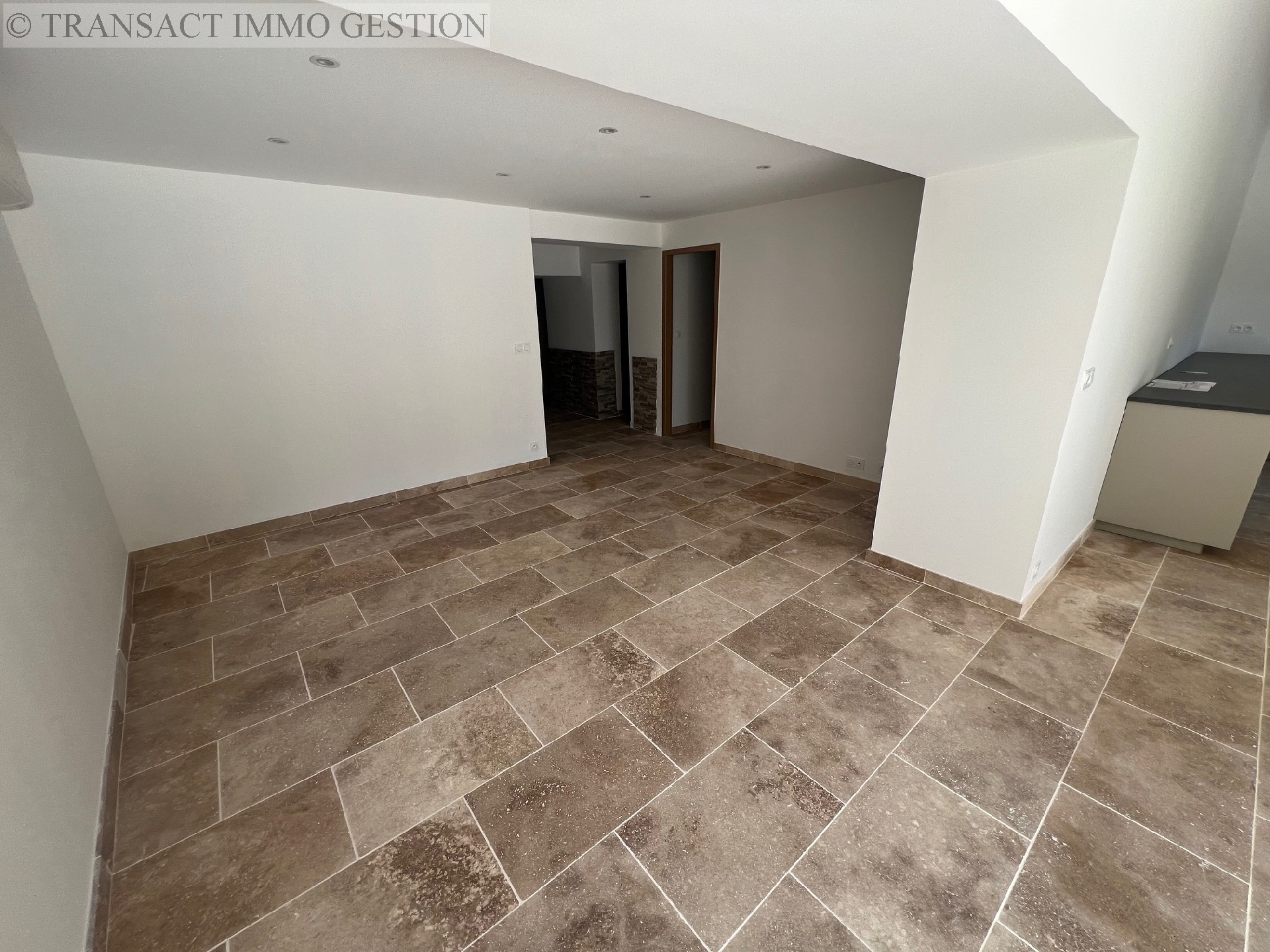 Location , EYGUIERES, 91 m², 4 pièces