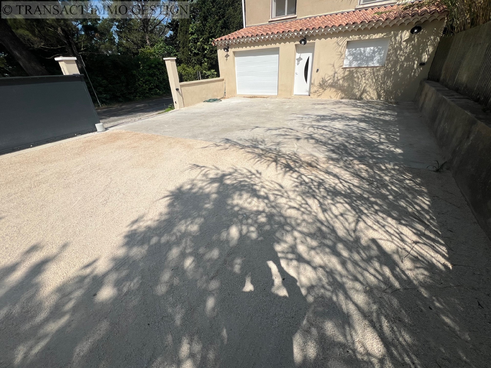 Location , EYGUIERES, 91 m², 4 pièces