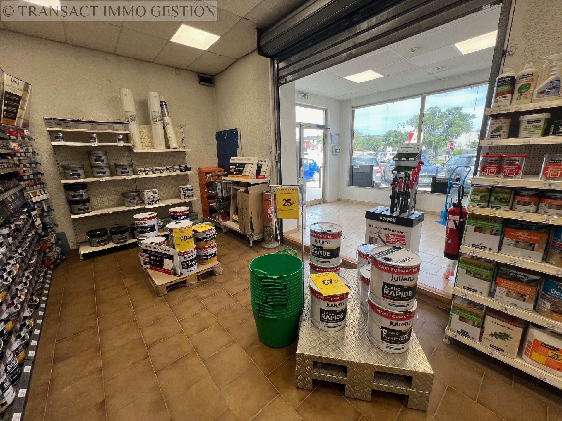 Local commerce bureau à vendre, EYGUIERES, 1152 m², 