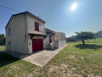 Location  EYGUIERES maison  villa 5 pieces, 110m2 habitables, a EYGUIERES